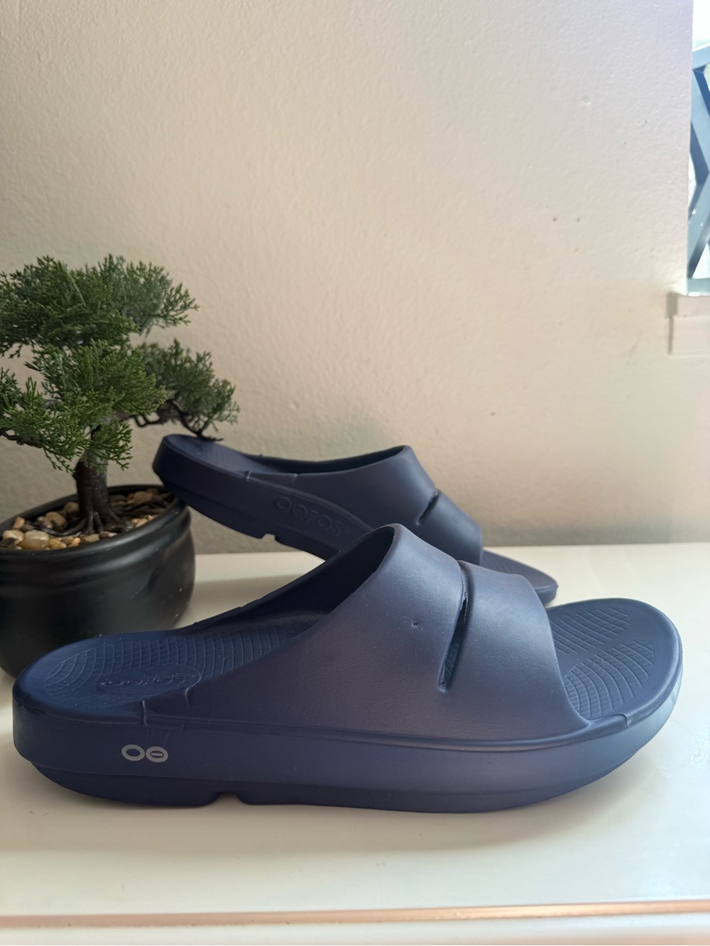 OOFOS OOaah slide sandals Men size 11 Navy Blue Slide Recovery Sandal - Picture 2 of 6